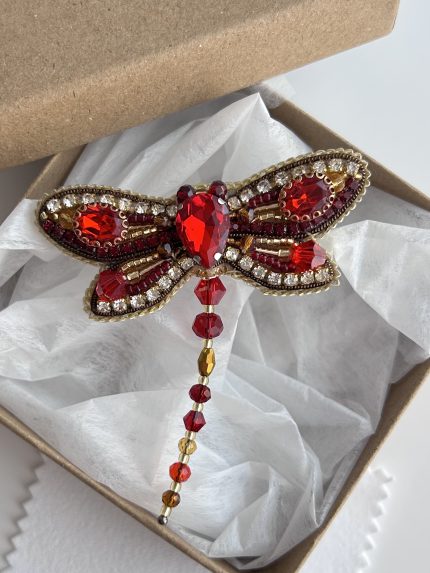 Broša rubīnsarkanā spāre