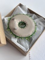 Broša ziedu vainags VASARAS PIESKĀRIENS - Attēls 5