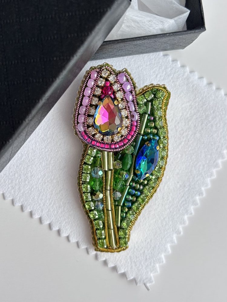 krāsaina broša zieds tulpe