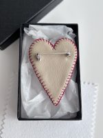 Broša Latvijas karoga krāsā GARENĀ SIRSNIŅA - Attēls 3