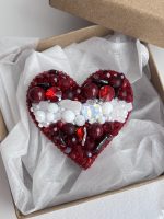 Broša Latvijas karoga krāsā KLASISKĀ SIRSNIŅA - Attēls 4