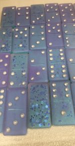 Domino spēle ar mirdzošiem kauliņiem - Attēls 5