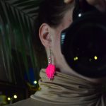 Koši rozā makrame auskari ar stikla pērlēm - Attēls 3