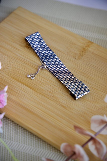 Rokassprādze no sīkpērlītēm-roku darbs