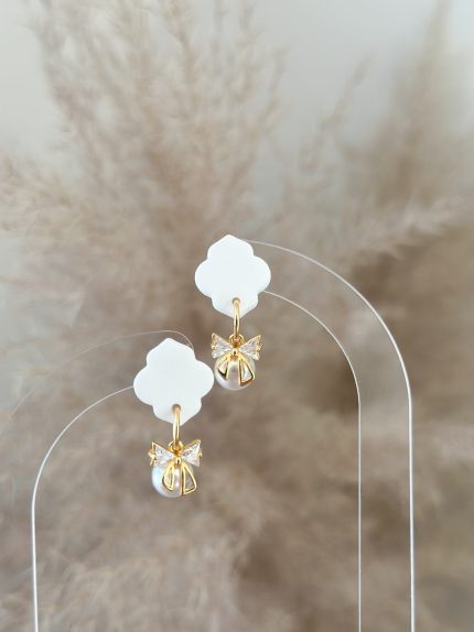 Balti polimērmāla auskari PERLA