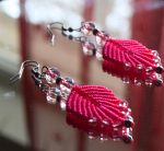 Koši rozā makrame auskari ar stikla pērlēm - Attēls 4