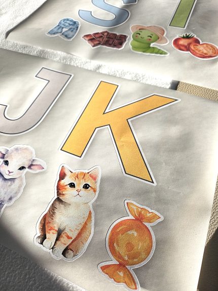 Uzlīmes Afabēts bērniem. Mācies burtus radoši. Istabas dekors. Lietderīga dāvana bērniem. Līmpapīra uzlīmes