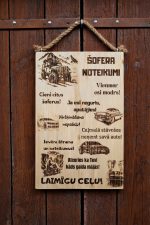 šofera noteikumi koka plāksnīte