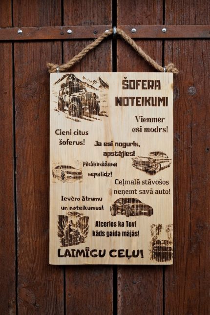 šofera noteikumi koka plāksnīte