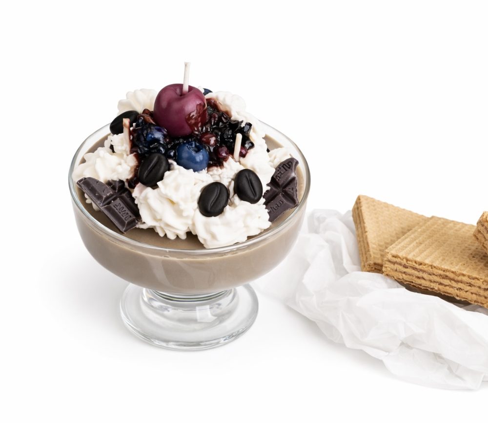 svece kā šokolādes deserts