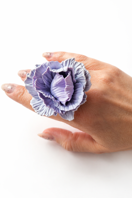 gredzens ar ziedu violets