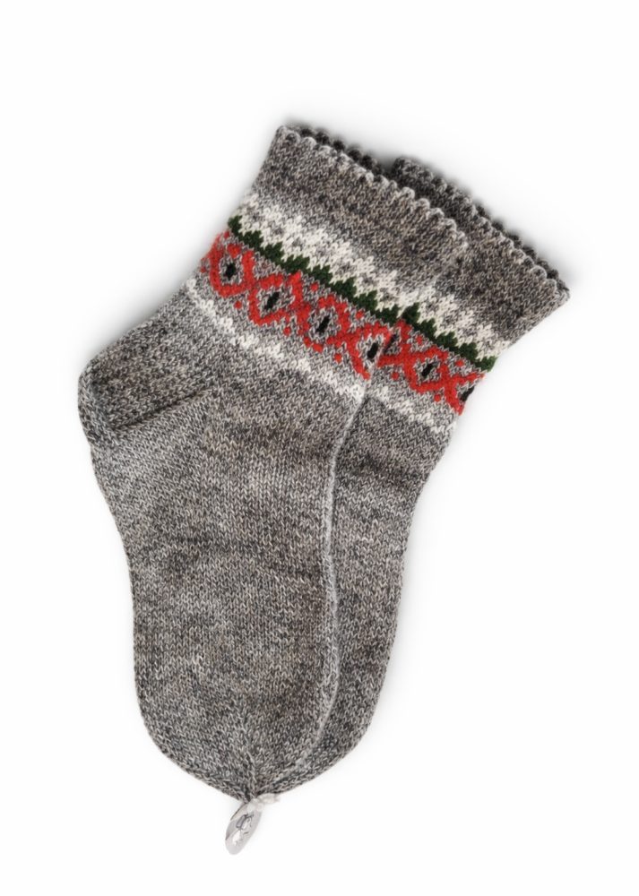 vilnas zeķes ar rakstu sievietēm