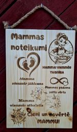 koka plāksnīte ar mammas noteikumiem
