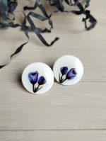 mazi auskariņi ar ziediem