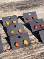 Mazie dzintara auskariņi, dažādas formas