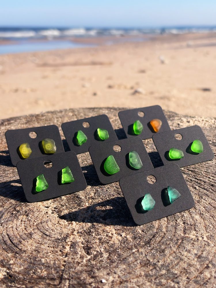 jūras stikla auskariņi