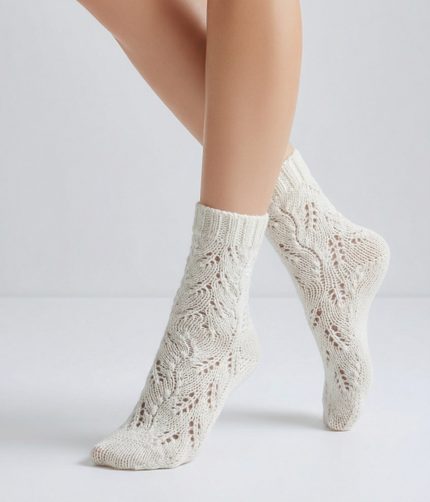 baltas sieviešu zeķes