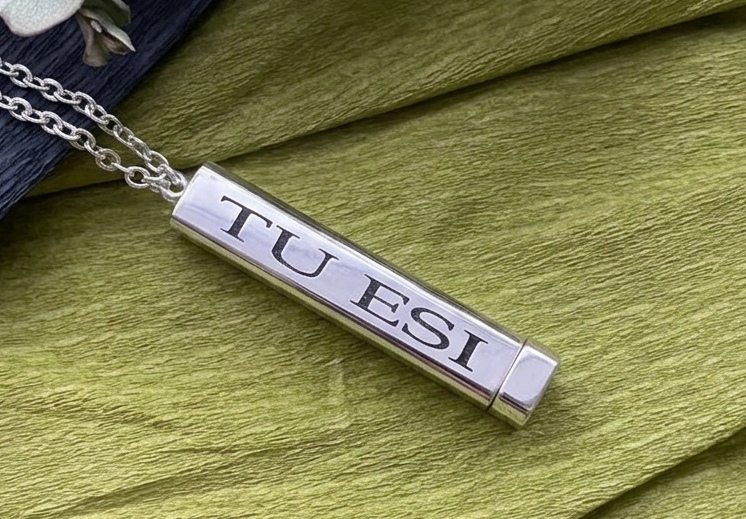Izvelkams piekariņš ar personalizētu gravējumu