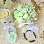 Aromātiskā vaska un rokassprādzes dāvanu komplekts