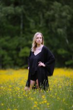 Lina pidžama ar mežģīnēm – krekliņs un šorti MELNA - Attēls 4