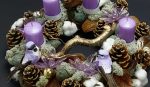 Adventes svētku vainags ar stikla ziediem un lillā putniem - Attēls 2