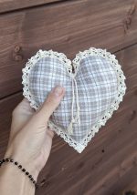 Rūtaina kokvilnas sirds ar mežģīnēm - sirsnīga dāvana - Attēls 2